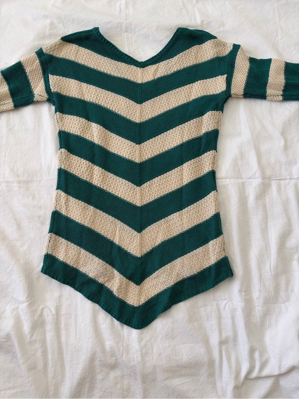 Maurices Green and Cream Chevron V-Neck Sweater - Picture 5 of 7